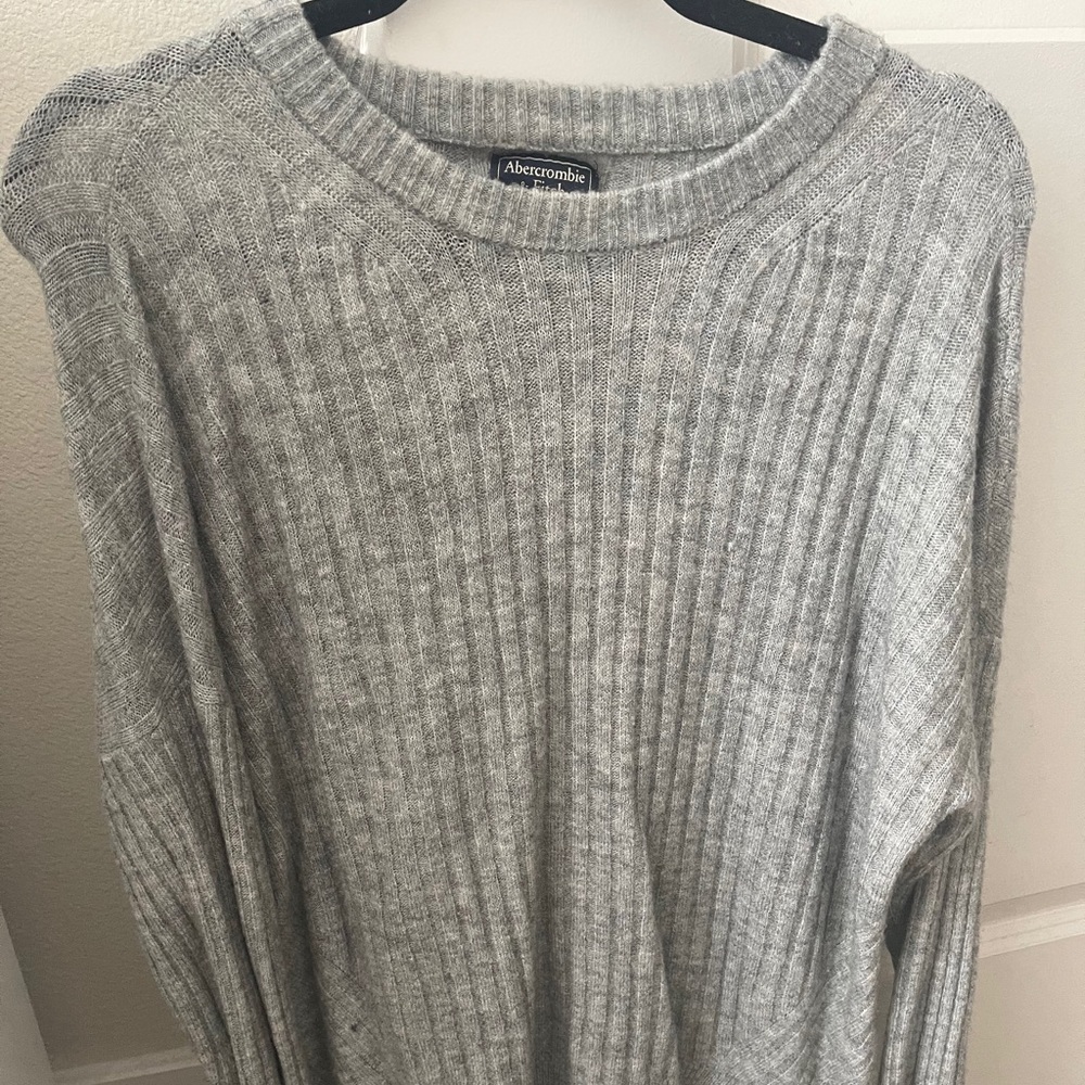 Abercrombie & Fitch grey sweater